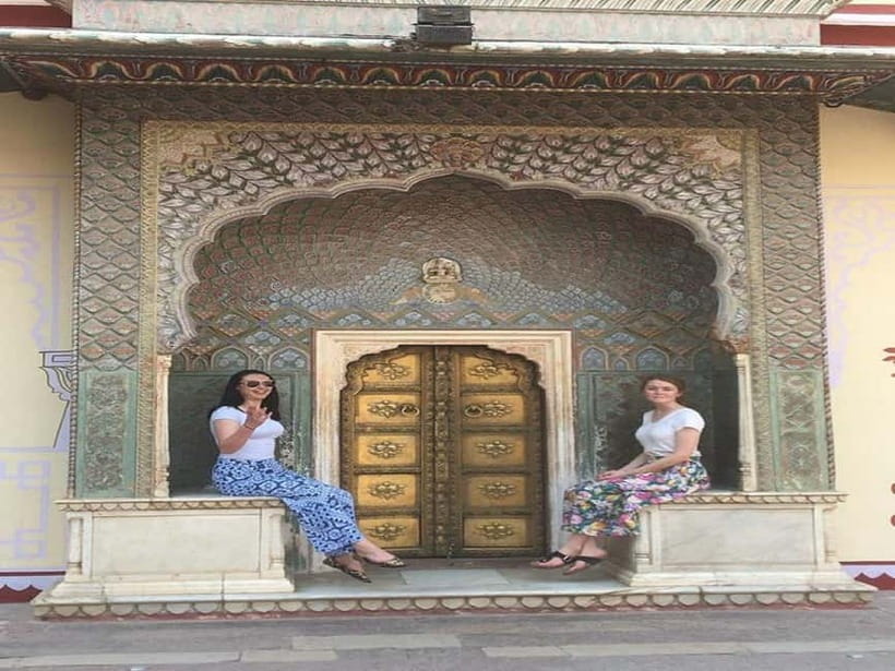 From Delhi: Jaipur Private Guided Day Tour - City Palace: Royal Courtyards and Museum Rooms Without the Overload