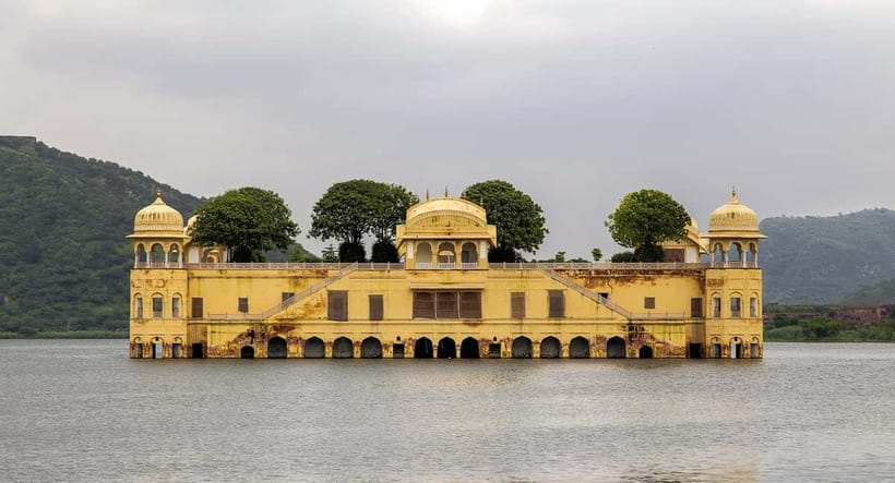From Delhi: Jaipur Private Tour with Guide & Hotel Pickup - City Palace in one hour, Mughal, Rajput, and European mixing