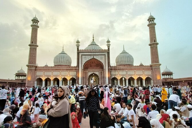 From Delhi: New and Old Delhi Private Sightseeing Tour - Chandni Chowk and Pasar, Market Life by Rickshaw