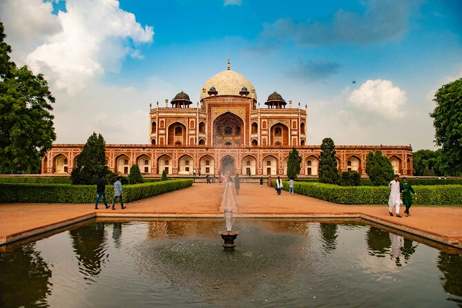 From Delhi: New and Old Delhi Private Sightseeing Tour - Getting Picked Up and Set Rolling in Delhi Traffic