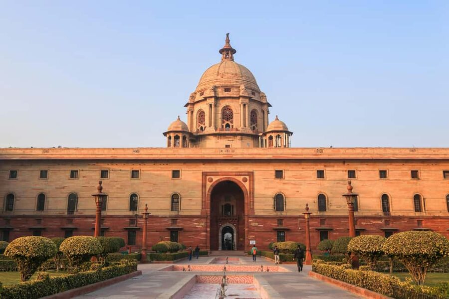 From Delhi: Private 3-Day Golden Triangle Luxury Tour - Day 1 in Delhi: Qutub Minar, Humayuns Tomb, and Chandni Chowk by rickshaw