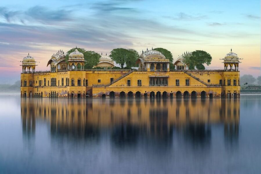 From Delhi: Private Jaipur & Amber Fort Guided Tour by Car - Hawa Mahal: latticed windows and a short, sweet visit