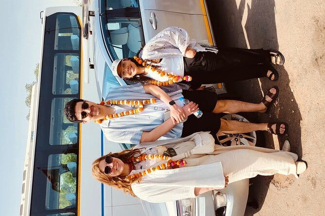 From Delhi Private Taj Mahal and Agra Day Trip by Gatimaan Train - Meeting your Agra guide at 09:50: why this reduces real stress
