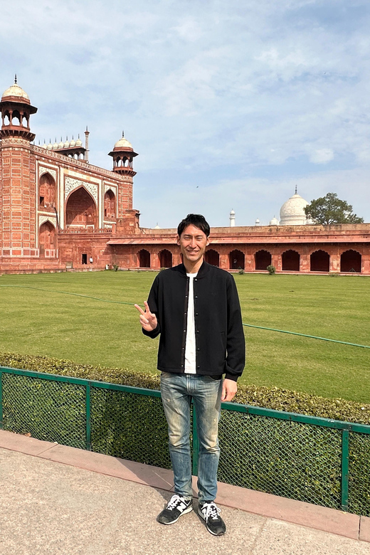 From Delhi: Private Taj mahal and Agra Fort with Car Tour - Agra Fort with a guide: the monument behind the monument