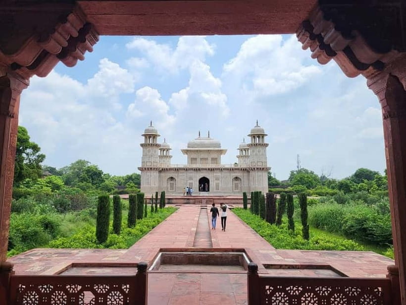 From Delhi: Private Taj Mahal Day Tour By Car and Driver - How to get better photos in this exact 11-hour structure