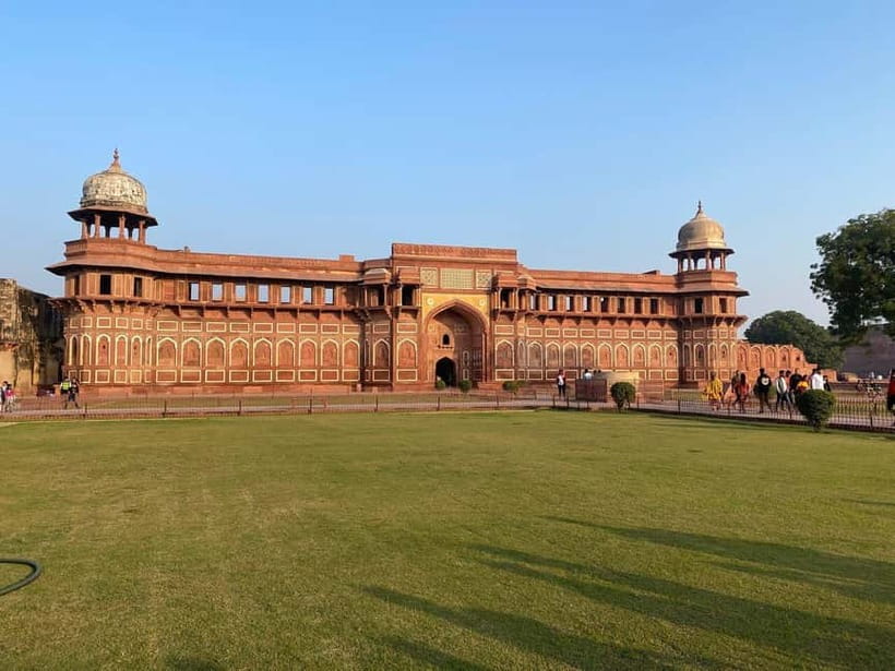 From Delhi: Private Taj Mahal Day Tour By Car and Driver - The guides often set the tone for a great day