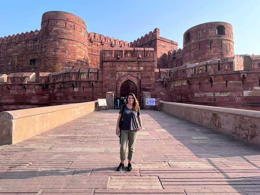 From Delhi: Private Taj Mahal Day Tour with Fast-Track Entry - What to look for inside the Taj Mahal complex