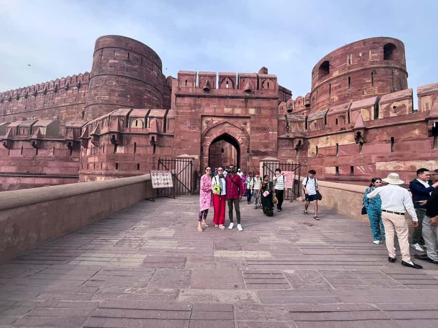 From Delhi: Private Taj Mahal Day Tour with Fast-Track Entry - 5-star breakfast or lunch: where the included meal actually helps