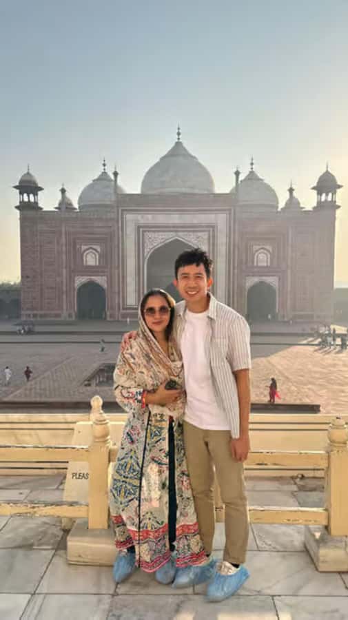 From Delhi: Same Day Taj Mahal Tour with lunch in 5 star - Skip-the-Line Taj Mahal Tickets and the Sunrise Choice