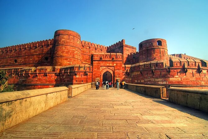 From Delhi: Sunrise Taj Mahal Tour From Delhi All Inclusive - Courtyard Agra breakfast break: a timed reset before Agra Fort