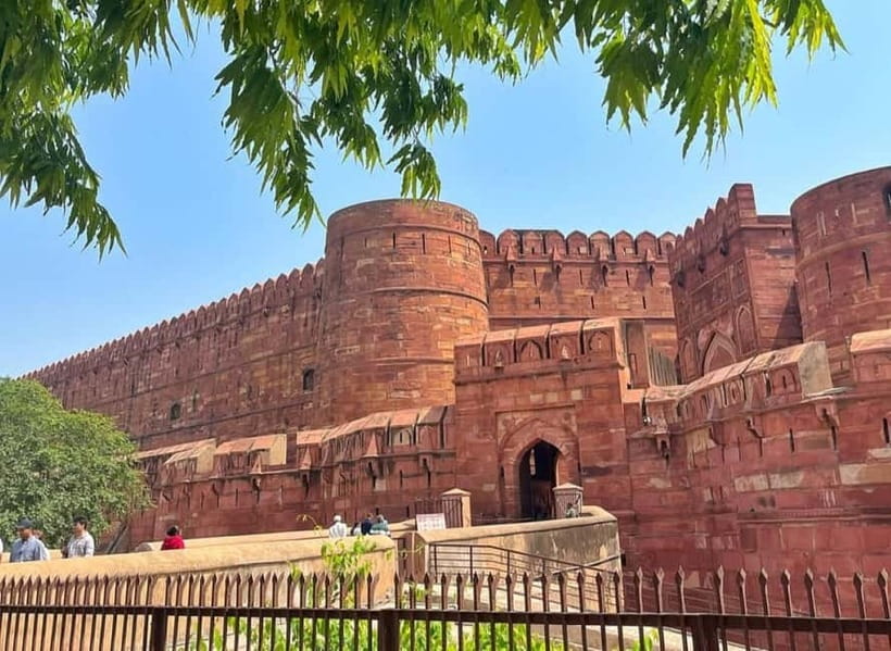 From Delhi: Taj Mahal & Agra Day Tour by Superfast Train - Entering the Taj Mahal with a guide who connects the story