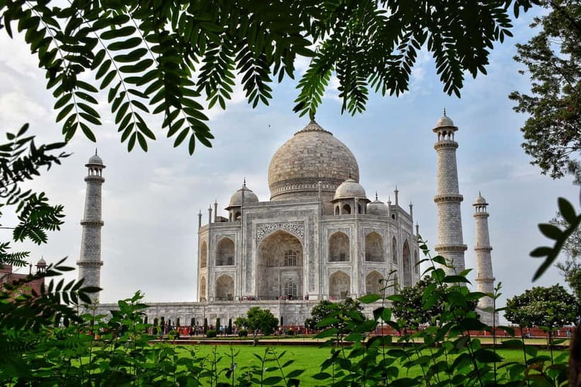 From Delhi: Taj Mahal & Agra Day Tour by Superfast Train - What the best guides do for your photos and your understanding