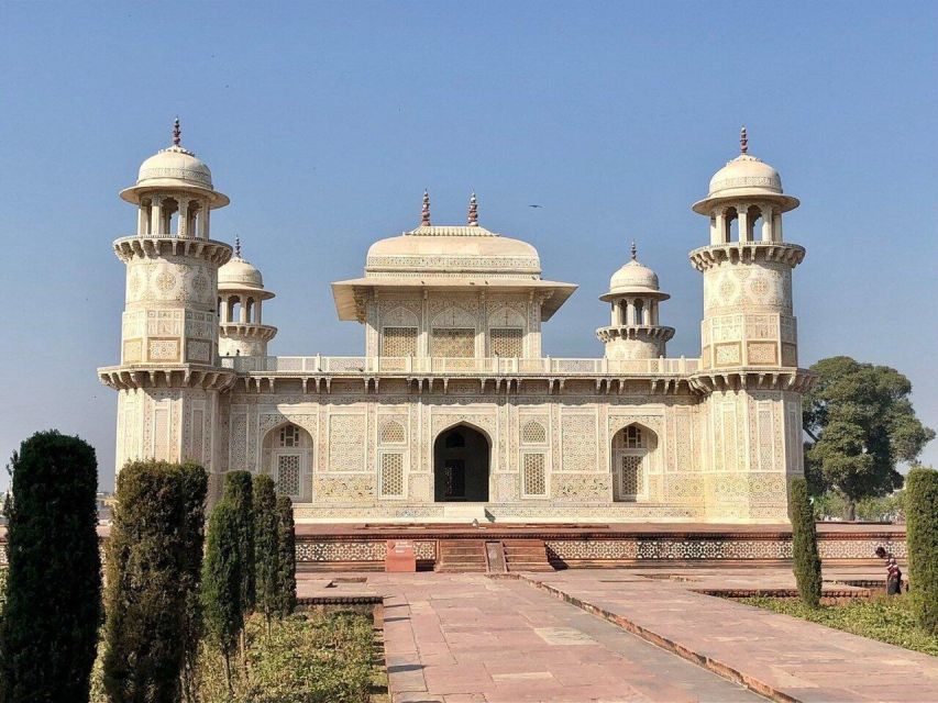 From Delhi: Taj Mahal & Agra Day Tour with Fatehpur Sikri - Lunch in Agra: fuel up without turning it into a food quest