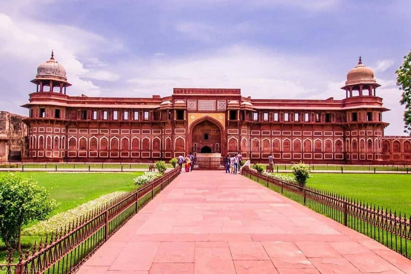 From Delhi: Taj Mahal & Agra Day Tour with Fatehpur Sikri - Entering the Taj Mahal without wasting your morning