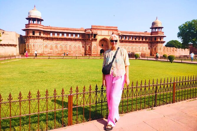 From Delhi: Taj Mahal, Agra Fort & Baby Taj Same Day Tour by Car - Guides and the kind of help that improves your photos