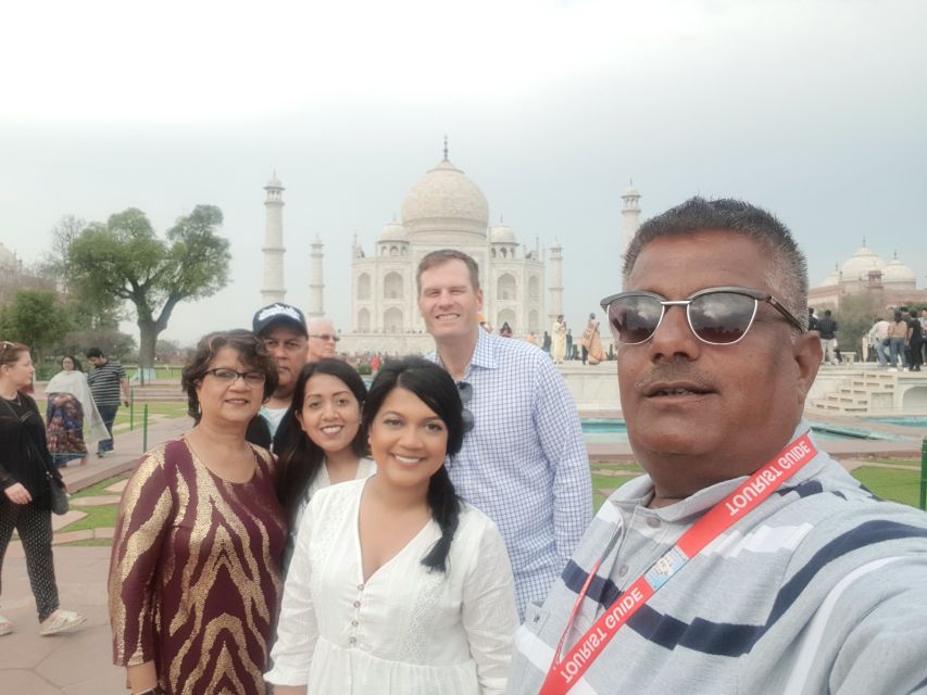 From Delhi: Taj Mahal & Agra Fort Day Trip by Express Train - Agra Fort in about an hour: what you gain, what you may miss