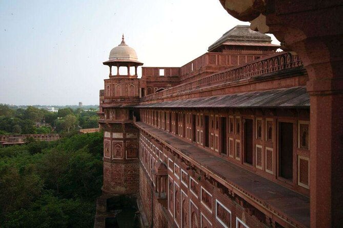 From Delhi : Taj Mahal & Agra Fort Tour by Luxury Express Train - Guide quality: the difference between seeing and understanding