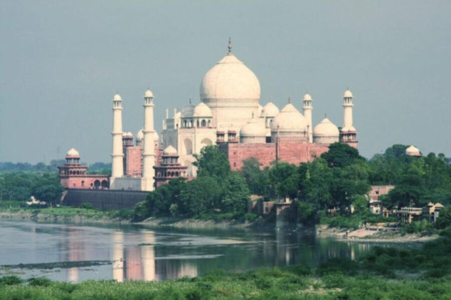 From Delhi: Taj Mahal, Agra & Mathura Tour by Car - Food on the route: traditional Indian and Mughalai options