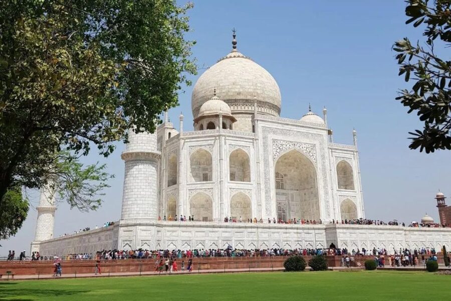 From Delhi: Taj Mahal, Agra & Mathura Tour by Car - Banke Bihari Temple and ISKCON: two different moods, same devotion