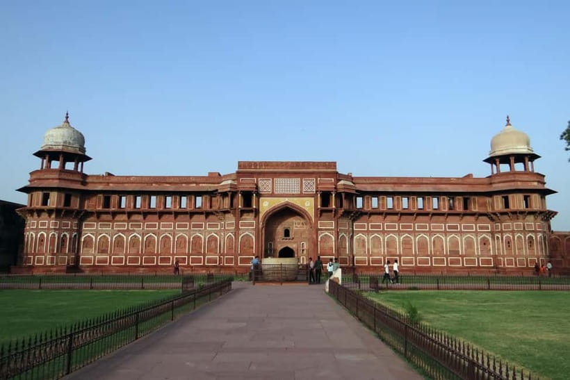 From Delhi: Taj Mahal & Agra Tour with Lunch at Marriott - Marriott lunch at Courtyard Agra: what the meal is like and what it is not