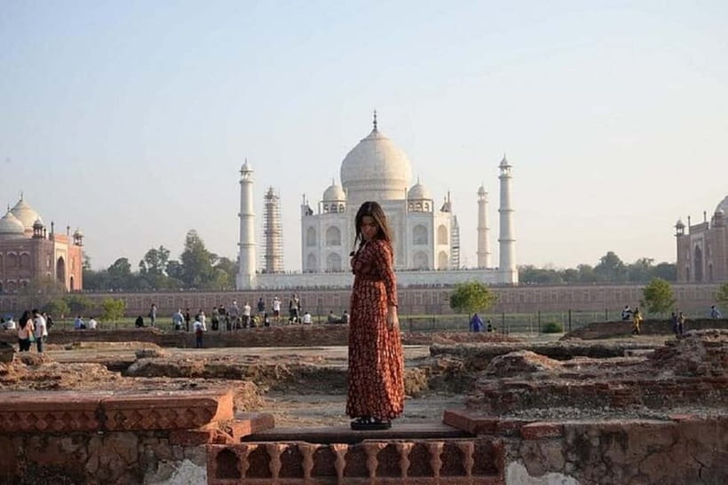From Delhi: Taj Mahal & Agra With Fatehpur Sikri Day Tour - Lunch at DoubleTree by Hilton Agra: what to expect and how to use it