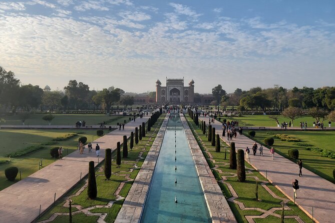 From Delhi Taj Mahal and Agra Tour by Car - Lunch at DoubleTree by Hilton: a real midday reset