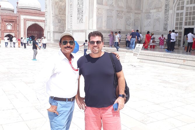 From Delhi : Taj Mahal Luxury Tour Package by Car - Stop 3, Itmad-ud-Daula area time: shopping with real guidance