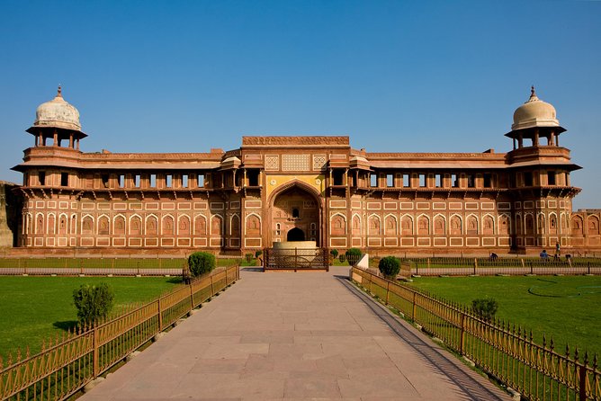 From Delhi: Taj Mahal Sunrise, Agra Fort & Baby Taj Day Tour - Courtyard Agra lunch and the 5-star upgrade that prevents the day from stalling
