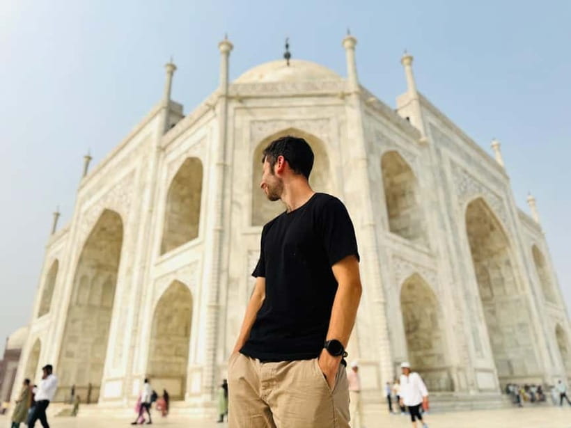 From Delhi: Taj Mahal Sunrise, Baby Taj & Agra Fort Day Tour - Agra Fort With a Guide Who Explains What You Are Seeing