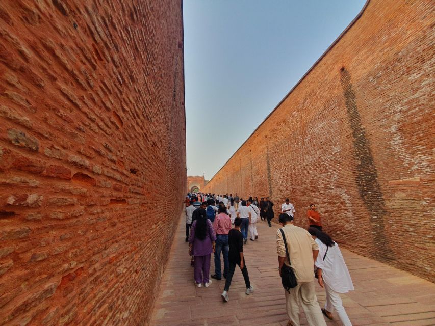 From Delhi: Taj Mahal Tour with Professional Photographer - Agra Fort guided tour: big Mughal views without the frantic rush