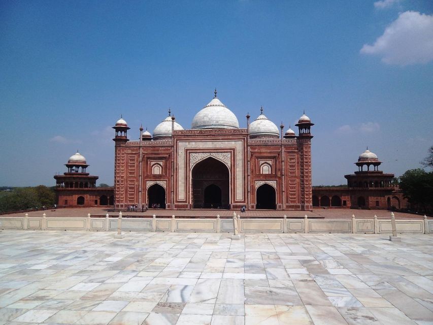 From Delhi: Taj Mahal Tour with Professional Photographer - Professional photographer option: great for photos, check the package details