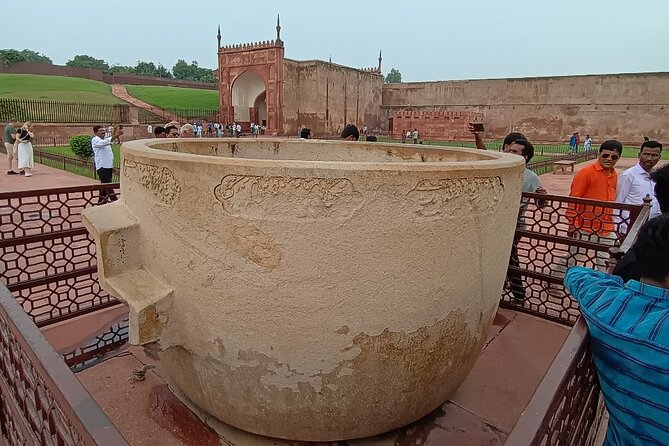 From delhi:(Vip entry)All Inclusive Taj Mahal & Red Fort day trip - Lunch and the real rhythm of the day