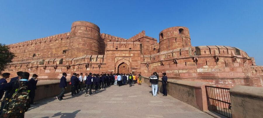 From Jaipur : Taj Mahal & Agra fort Tour and Drop Delhi - Group size, language options, and who your guide might be