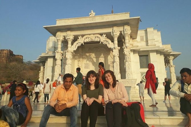 Full-Day Jaipur City Sightseeing Private Tour - A smooth private day: the AC car and door-to-door pickup
