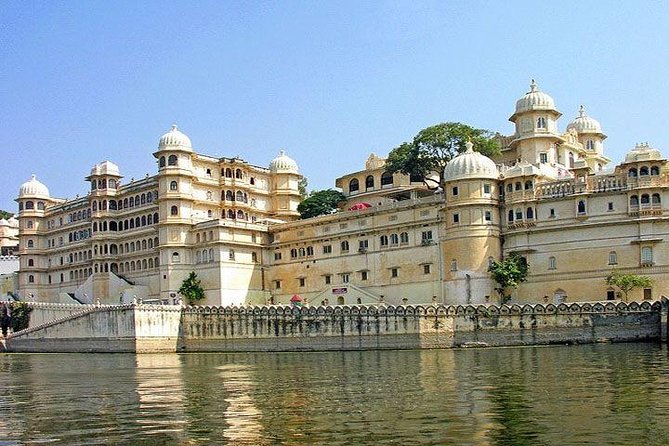 Full-Day Private City Tour of Udaipur Including Boat Ride in Lake Pichola - Lake Pichola boat ride: the easiest way to see Udaipur from the water