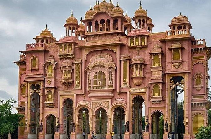 Full Day Sightseeing Jaipur Tour by Car With Guide Include Lunch - Gaitore Ki Chhatriyan: cenotaphs, royal memory, and quieter hillside views
