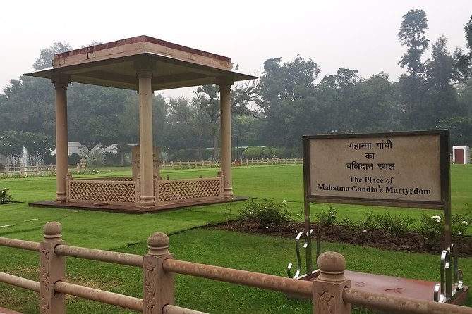 Full Day Tour of Delhi With Guide & Entrances - Gandhi Smriti: The One Stop You Must Check for Monday Closures