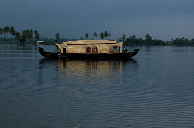 Glimpses of Kerala in 6 days Private Tour with Sanguine Holidays - Day 6 Alappuzha beach and the ride back toward Kochi
