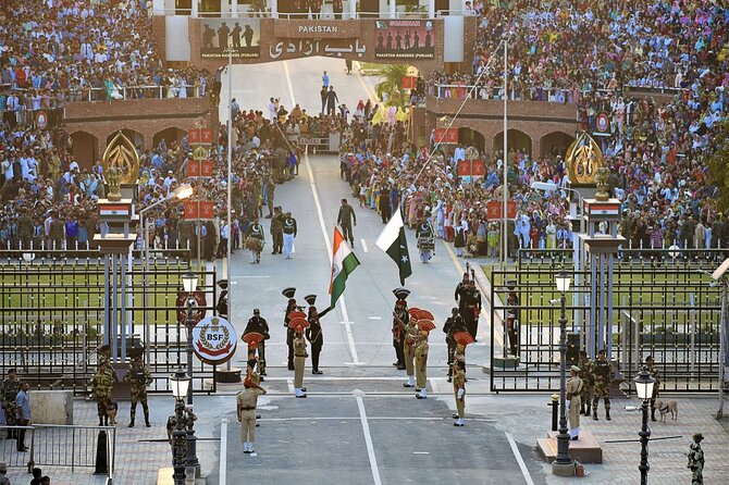 Golden Temple and Wagah Border Private Tour with Punjabi Lunch - A 7- to 8-hour private day in Amritsar that stays reasonable