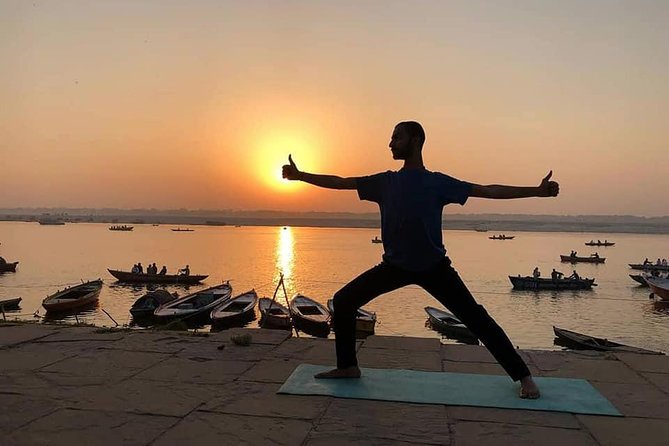 GROUP YOGA CLASS - BEGINNER / ADVANCED - Sunrise Yoga with Ayush in Varanasi - Sunrise rooftop yoga with Ayush: why this class works