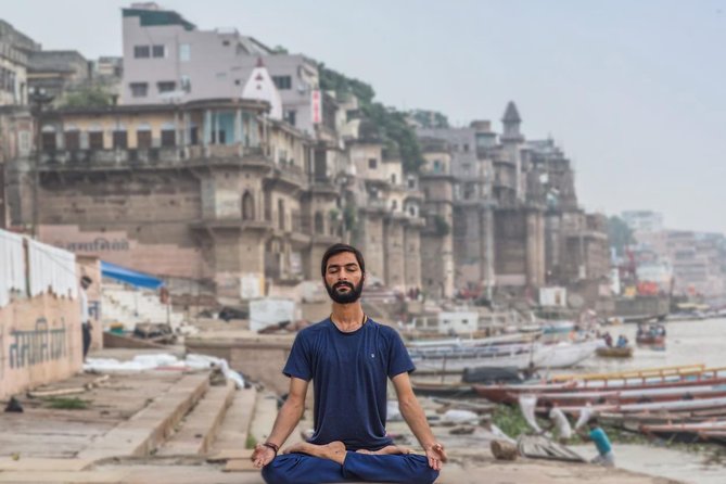 GROUP YOGA CLASS - BEGINNER / ADVANCED - Sunrise Yoga with Ayush in Varanasi - The 1-hour session: Sun Salutations, Asanas, and the point of it all