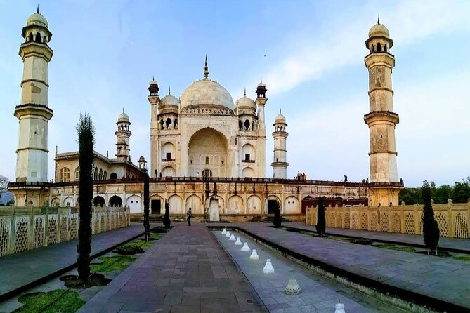 Guided 3-Day Tour: Discover Ajanta, Ellora Cave & Aurangabad City - Ellora Caves: a different set of sights, same big wow