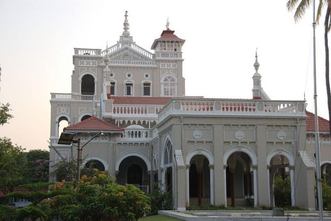 Guided Highlights of Pune Car Tour with a local (4 Hrs Sightseeing in AC Car) - Jangali Maharaj, Pataleshwar Cave, and the heritage architecture stop