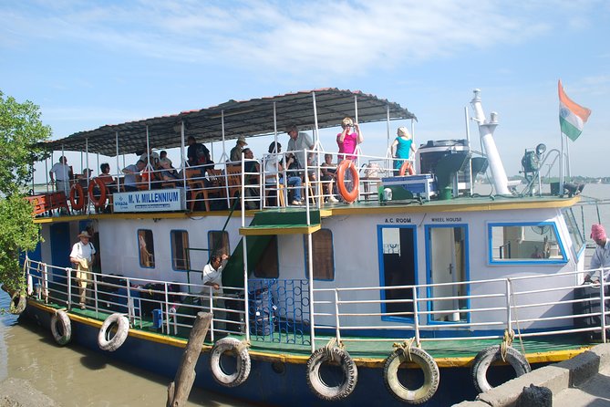 Guided Kolkata Sightseeing Trip by Car, Walk & Sunset Cruise Excursion Trip - The College Street stop: daybook energy and easy wandering