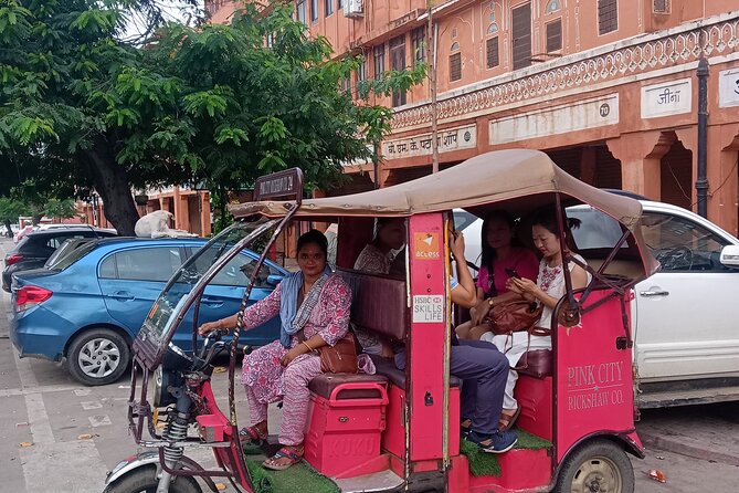 Guided Morning E-Rickshaw Ride with Food Tasting at Jaipur - Ajmeri Gate: where the walled city begins