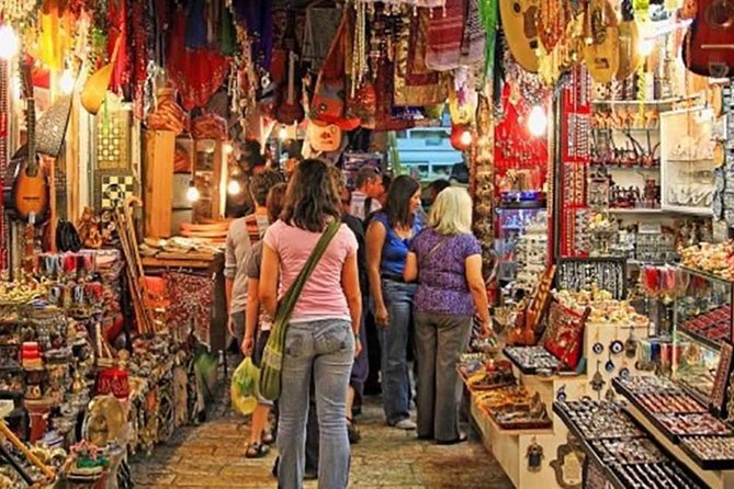 Guided Shopping Tour of Old Delhi and New Delhi - Stop One in New Delhi: Your Guide Sets the Shopping Direction