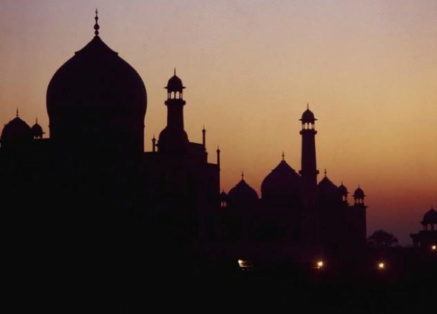 Guided Sunset Tour Of Taj Mahal with Skip-The-Line Entry - Why 4:00pm pickup makes a real difference at the Taj Mahal