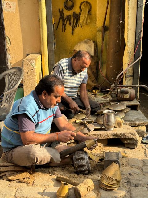 Heritage Walk & Street Food Tasting in Jaipur - Chaura Rasta: Tea, First Bites, and How to Order Confidently