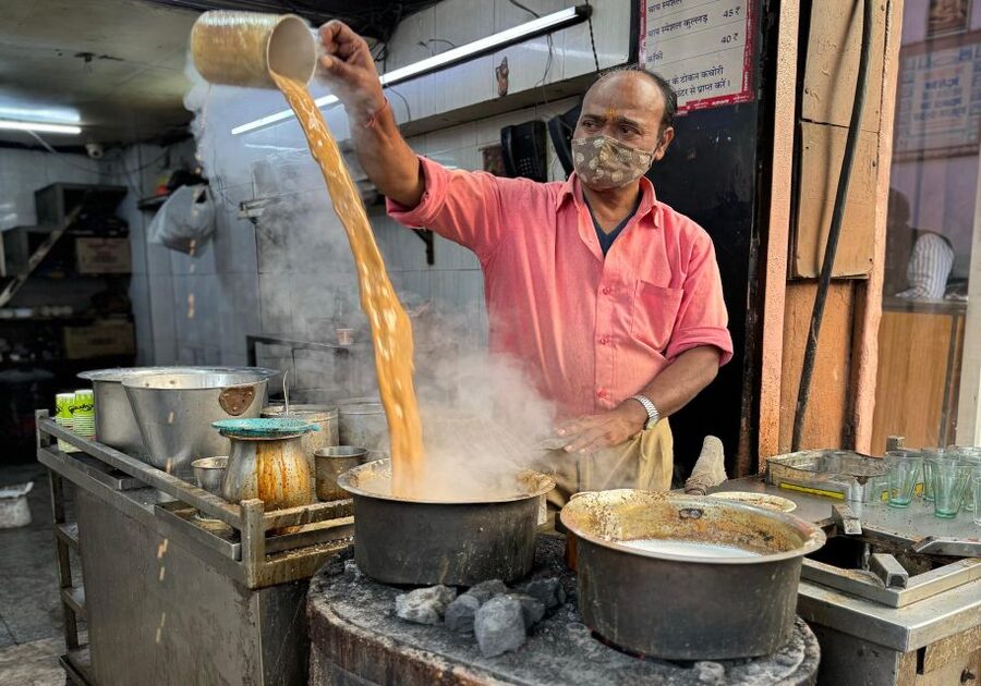 Heritage Walk & Street Food Tasting in Jaipur - Choti Chaupar and Chhoti Chopad: Temples, Community Wells, and Crafts