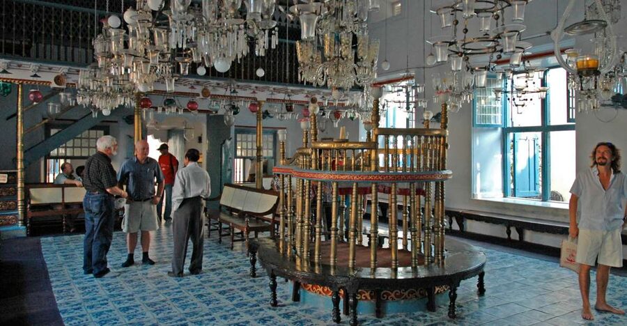 Highlights of Cochin: Group Tour from Cochin Port - Santa Cruz Basilica: white facade, two spires, and painted walls